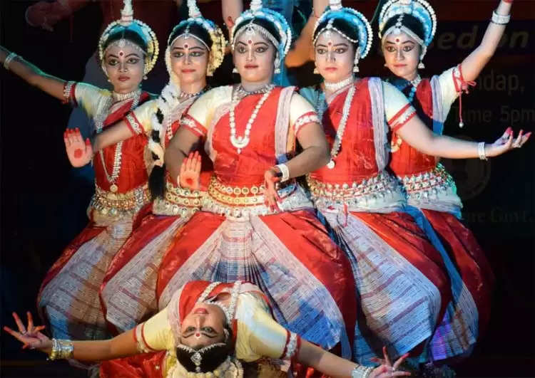 खजुराहो नृत्य समारोह की कला-वार्ता में नृत्य पर विमर्श