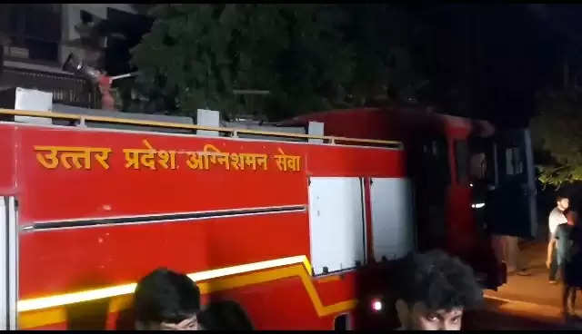 गाजियाबाद: अपार्टमेंट में भीषण आग, 25 लोगों का हुआ रेस्क्यू, बेसमेंट में 11 वाहन जले