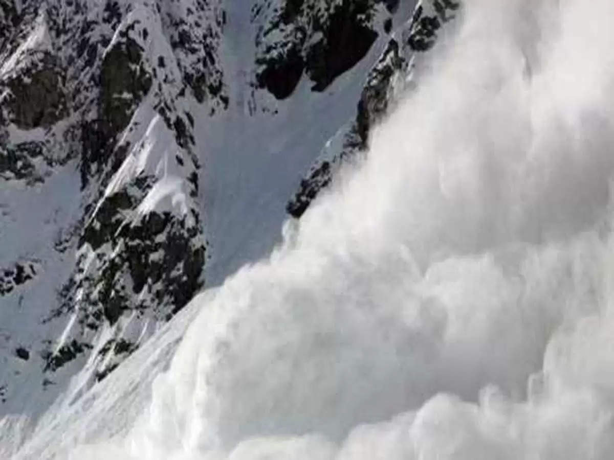 उत्तरकाशी में हिमस्खलन से 28 पर्वतारोही फंसे
