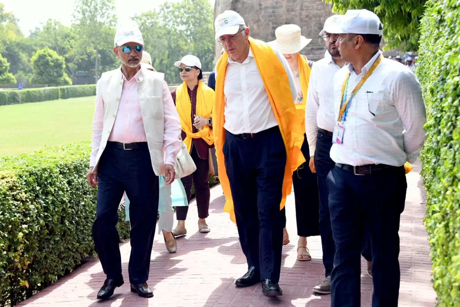 जी20 : विदेशी मेहमानों ने किया सारनाथ का दौरा, भव्य स्वागत के बीच की धमेक स्तूप की परिक्रमा