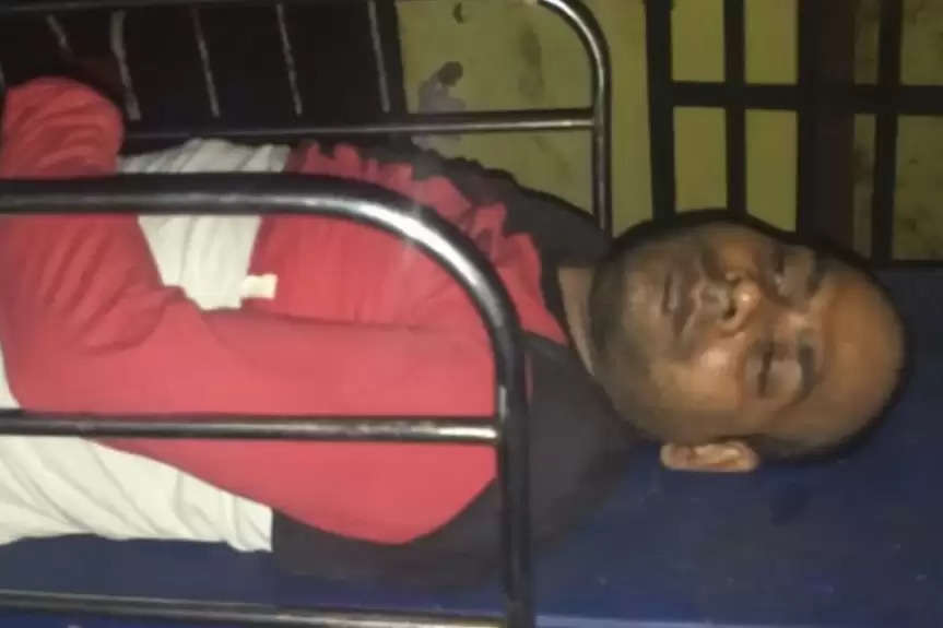 ठाकुरद्वारा: किन्नर ने लगाया पुलिस पर मारपीट कर गोली मारने का गम्भीर आरोप