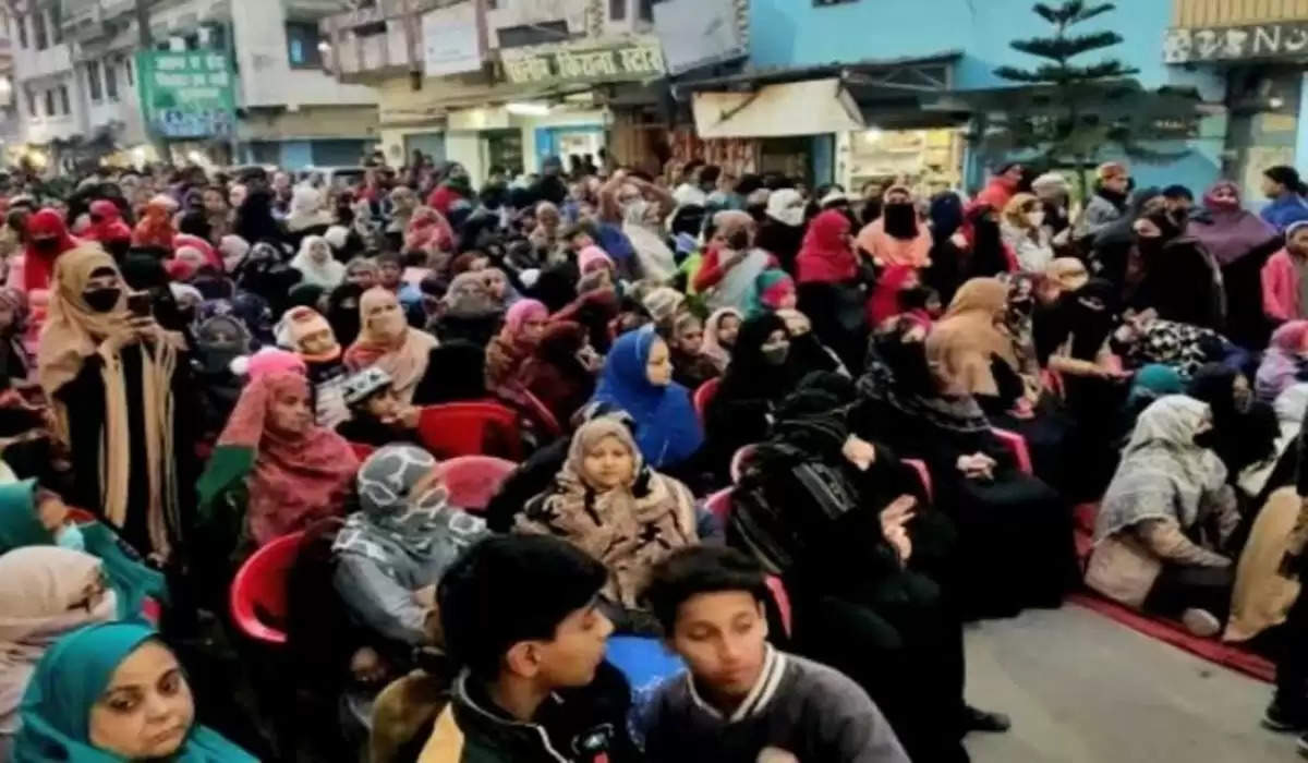 Haldwani News: आशियाना बचाने के लिए सड़कों पर उतरे हजारों लोग, जानें क्या है मामला