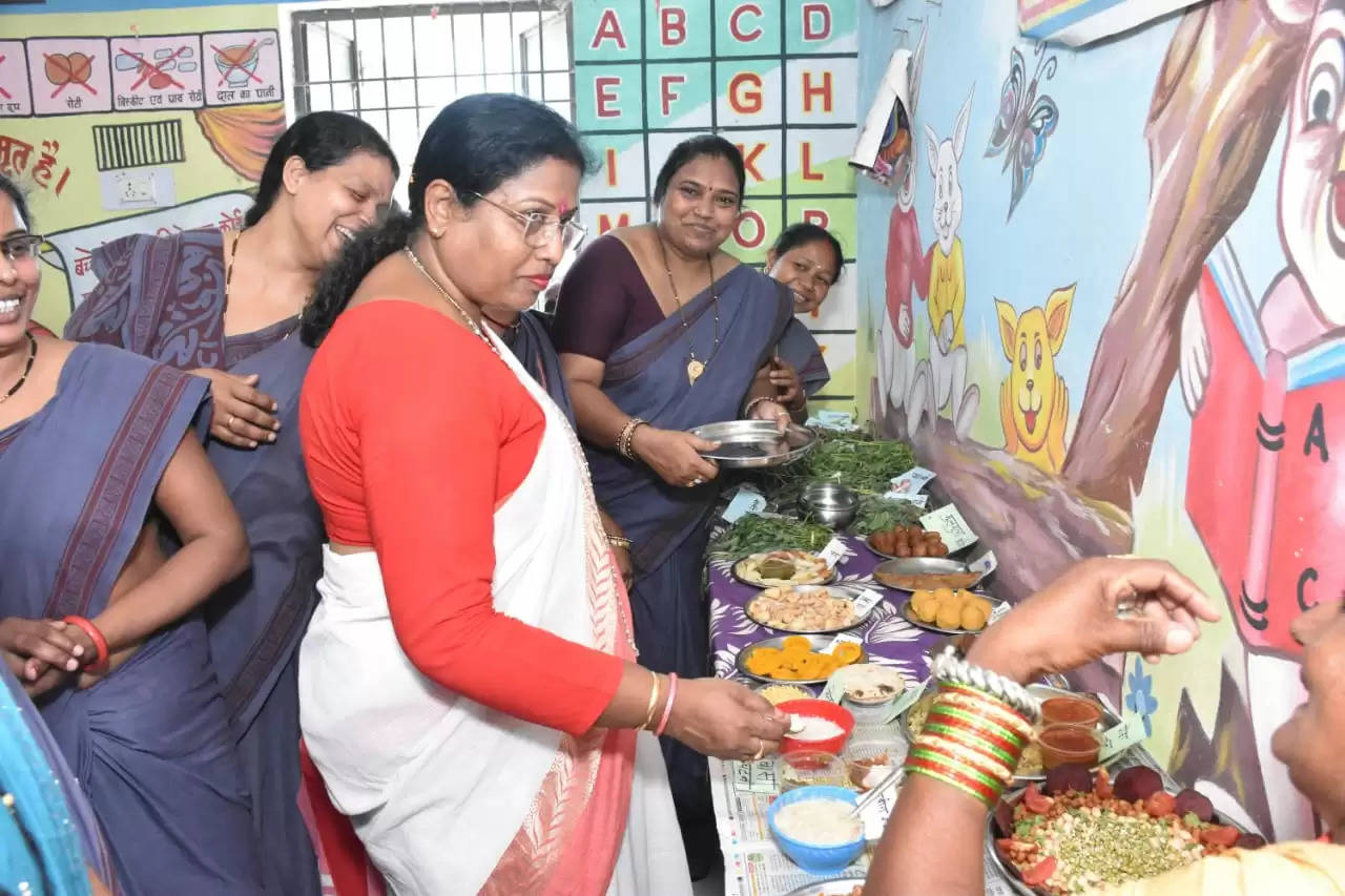 महापौर ने राजनांदगांव जिले में मुख्यमंत्री सुपोषण अभियान अंतर्गत अतिरिक्त गर्म भोजन का किया शुभारंभ