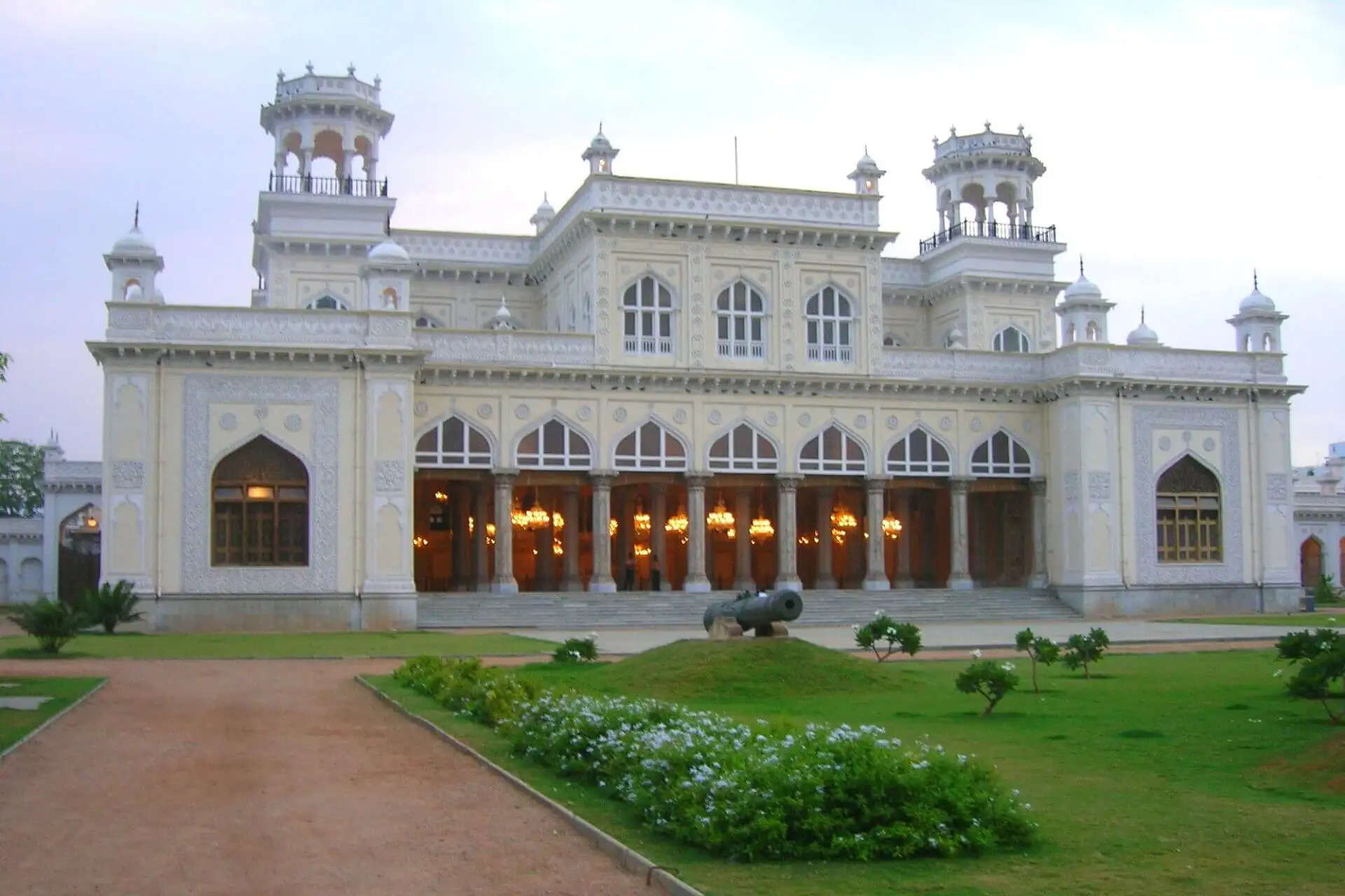7 Must-visit Places In Hyderabad You Should Know About