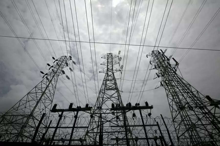 बिजली व्यवस्था की जांच के लिए योगी ने 27 अधिकारियों को जिलों में भेजा