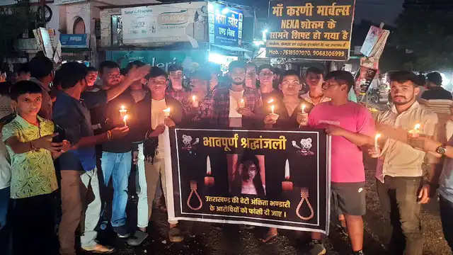 अंकिता हत्याकांड: कैंडल मार्च निकाल सभी आरोपियों को फांसी देने की मांग ​​​​​​​