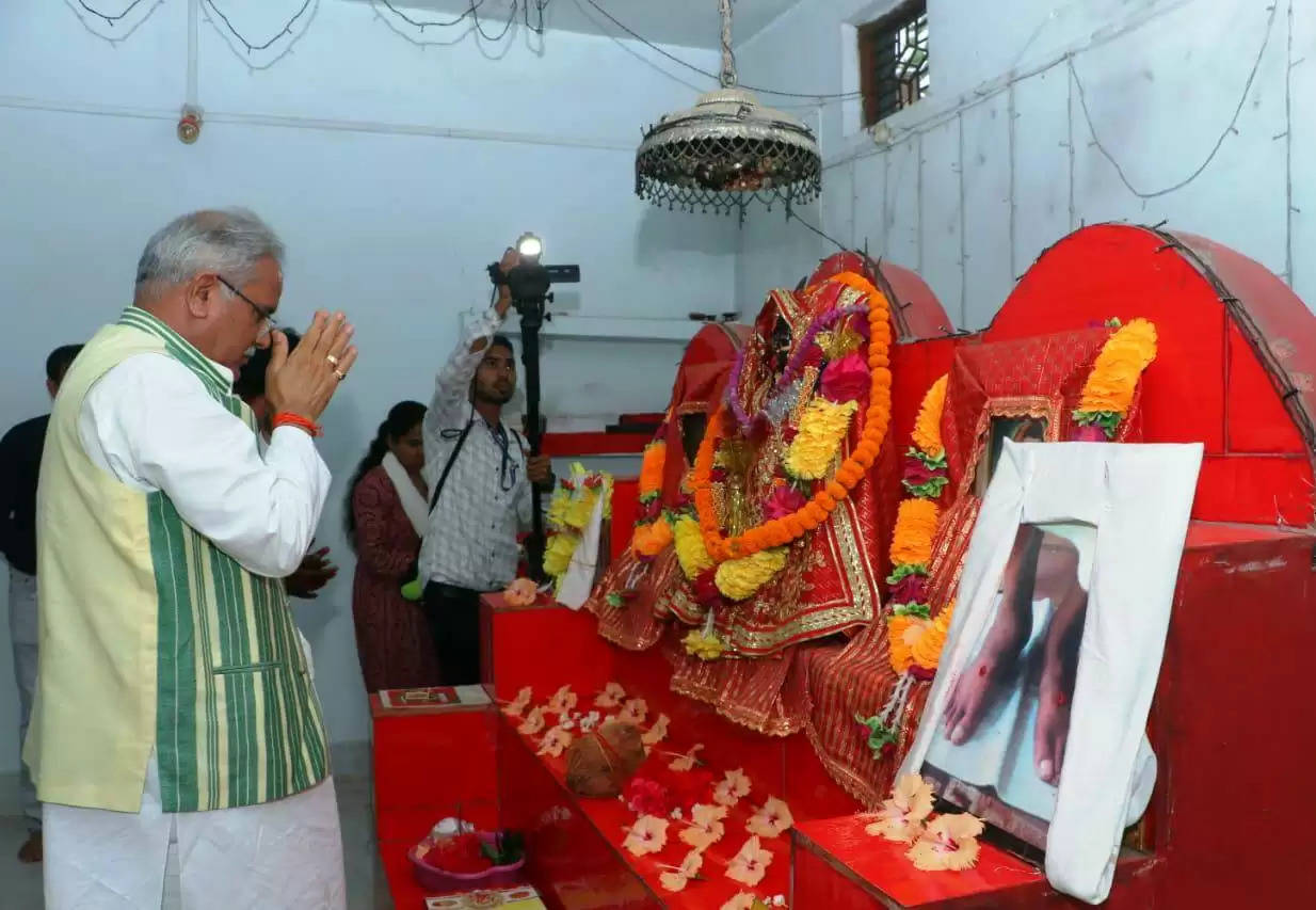 मुख्यमंत्री ने श्री सर्वेश्वरी समूह शाखा मंदिर में की पूजा-अर्चना