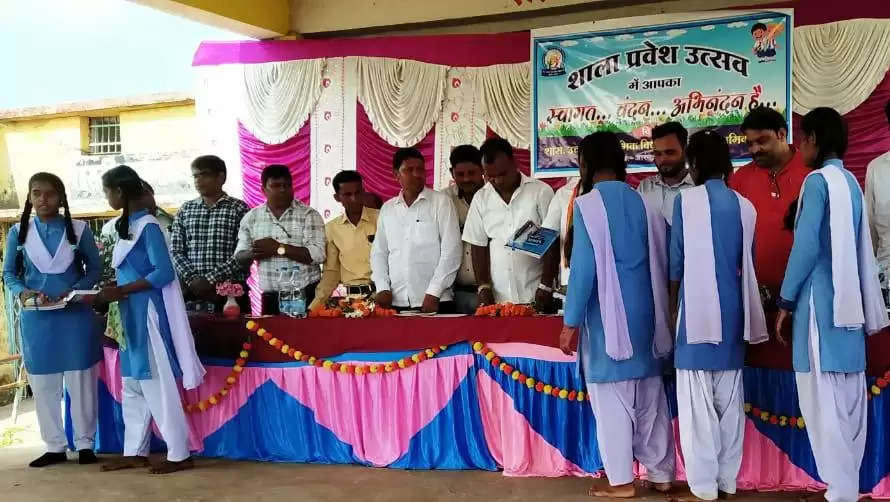 शासकीय उच्चतर माध्यमिक विद्यालय गुजरा में मनाया गया शाला प्रवेश उत्सव