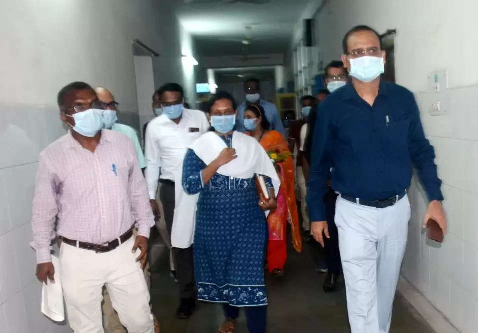 जिला अस्पताल जांजगीर-चाम्पा में सफाई व्यवस्था देख कलेक्टर सिन्हा ने जताई नाराजगी, कहा ऐसा नहीं चलेगा…