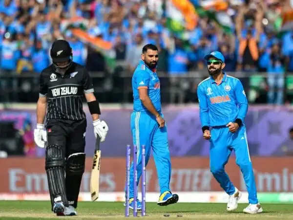 “India Me To Fogg Chal Raha Hai,” Twitter Reacts As INDvsNZ Got Halted Due To Fog For Some Time