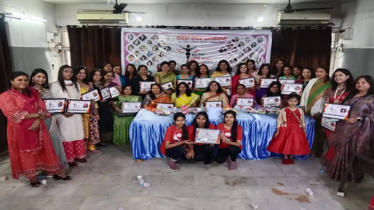 लखनऊ: यूपी प्रेस क्लब में आयोजन, 51 महिलाओं को सरल केयर नारी श्री सम्मान से नवाजा