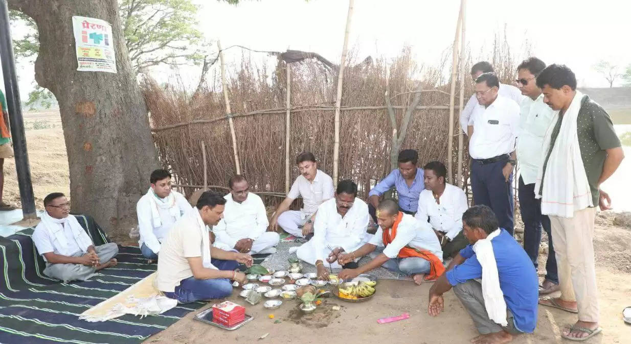 खाद्य मंत्री ने किया प्रतिमा स्थापना हेतु भूमिपूजन