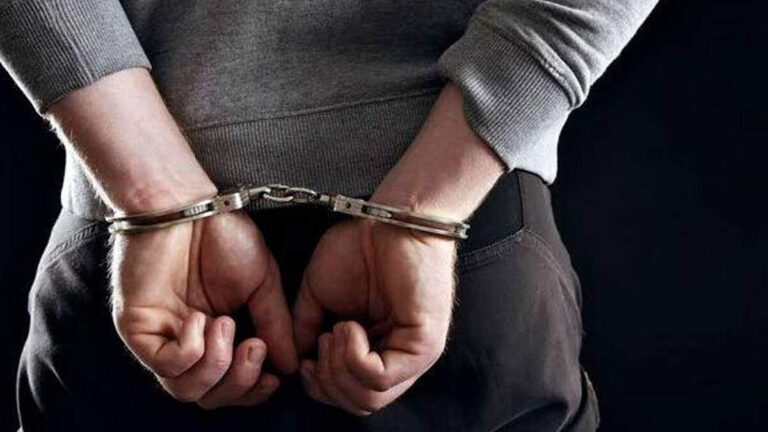 Dehradun News : दून पुलिस की बड़ी कार्रवाई, देसी तमंचे से महिला को धमकाने वाला सलाखों के पीछे