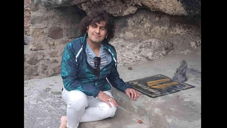 फिल्मी नगरी से दूर, सोनू निगम ने ऋषिकेश पहुँच की मौन साधना, संतों का लिया आशीर्वाद