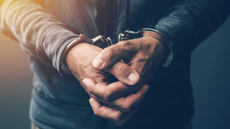 Dehradun Crime : छुट्टी पर गए थे मालिक, खाली घर देख चोर ने कर डाली बड़ी सेंधमारी, पुलिस ने 24 घंटे में किया सनसनीखेज खुलासा