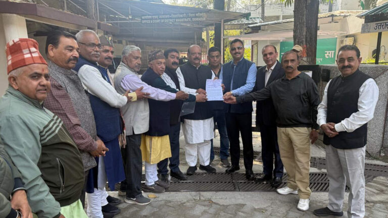 श्री केदारनाथ मंदिर की नकल पर बवाल, अखिलेश यादव के मंदिर प्लान से नाराज ब्राह्मण