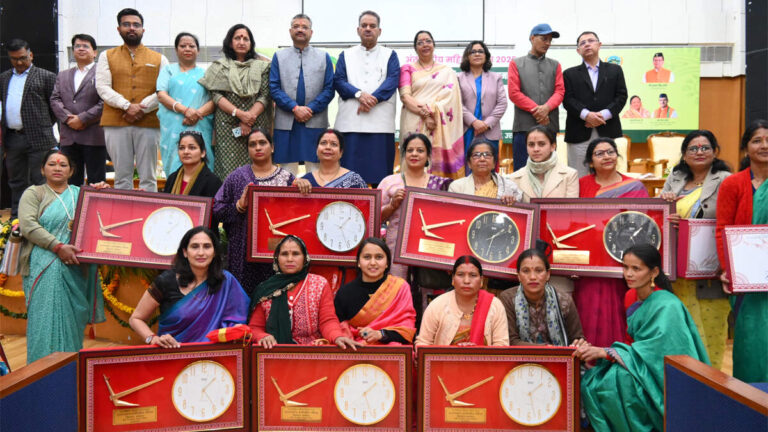 उत्तराखंड की इन महिला किसानों ने रचा इतिहास, गणेश जोशी ने किया सम्मानित