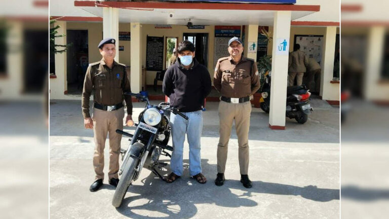 बुलेट सवार ने पुलिसवाले को मारी टक्कर, अब सलाखों के पीछे
