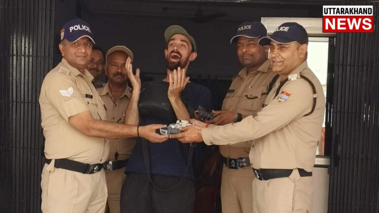 स्कॉटलैंड से आए विदेशी का ₹1.65 लाख का बैग हुआ गुम, जानिए कैसे दून पुलिस ने लौटाया उनका बेशकीमती बैग