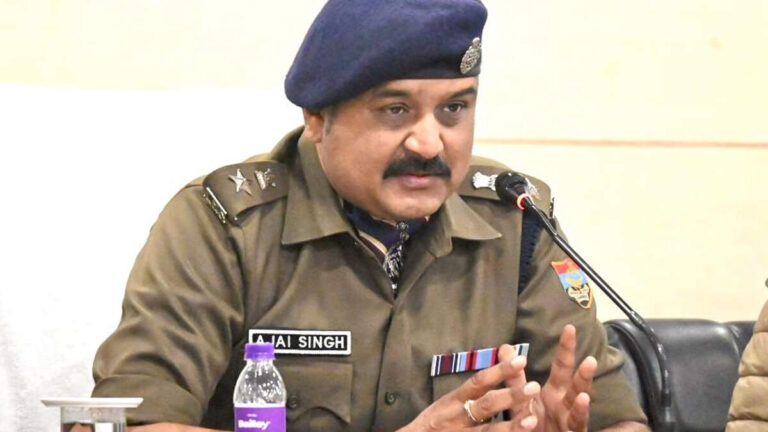 दो गुटों की जंग में जला रेस्टोरेंट! विकासनगर में बवाल के बाद SSP ने कोतवाल को किया सस्पेंड