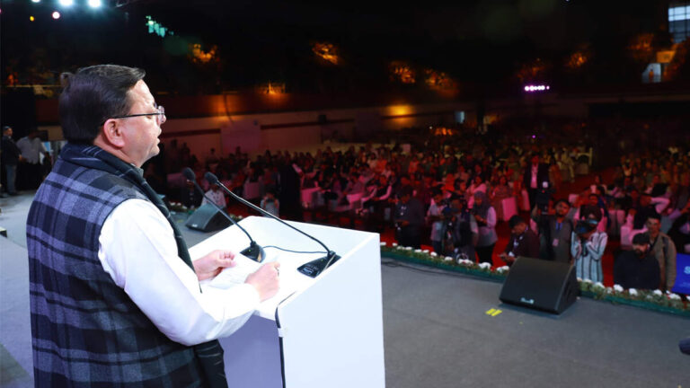 2025 तक डेढ़ लाख महिलाएं बनेंगी लखपति, सरकारी नौकरी में मिलेगा 30% आरक्षण