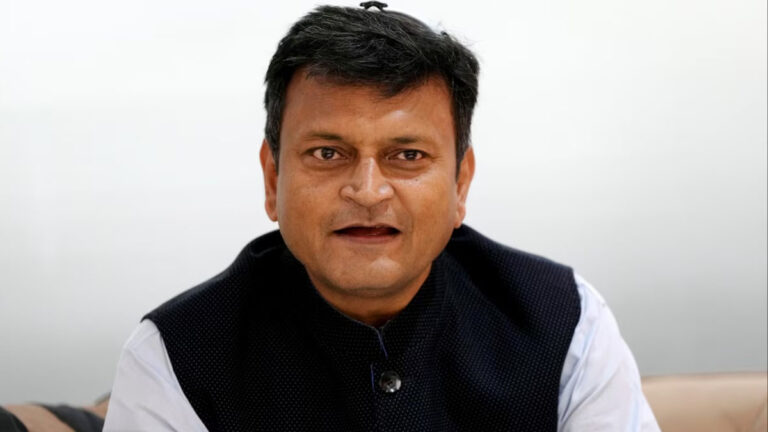 तेलंगाना में जातिगत जनगणना का ऐलान, विज्ञापन में गांधी परिवार की तस्वीर गायब –