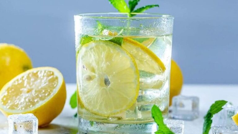 एसिडिटी बढ़ा रहा है नींबू पानी? इन टिप्स से तुरंत पाएं राहत –