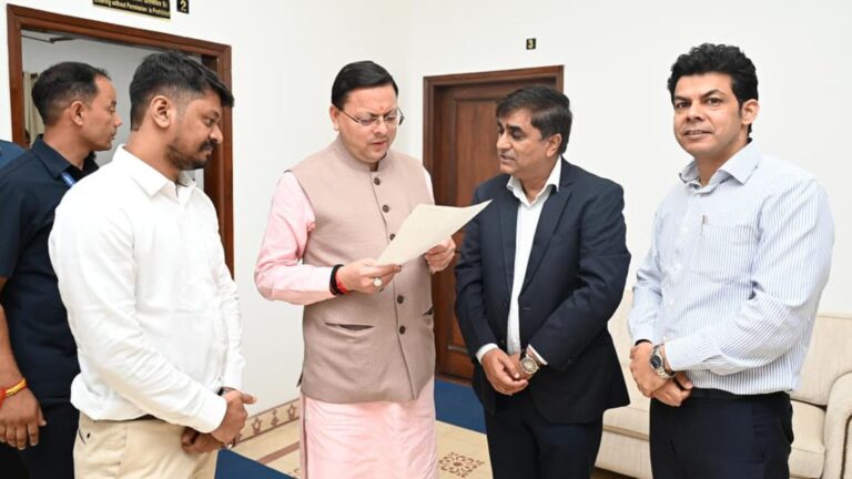 नेस्‍ले इंडिया ने आपदाग्रस्त उत्तरकाशी के लिए भेजी राहत सामग्री, सीएम धामी को सौंपे 2000 राहत किट