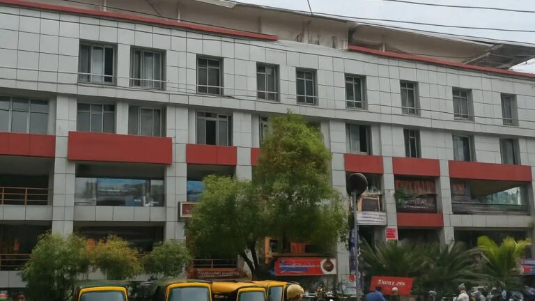 Rajiv Gandhi Complex Dehradun : राजीव गांधी कॉम्प्लेक्स का सौंदर्यीकरण जल्द होगा शुरू, मेयर ने दिया आश्वासन