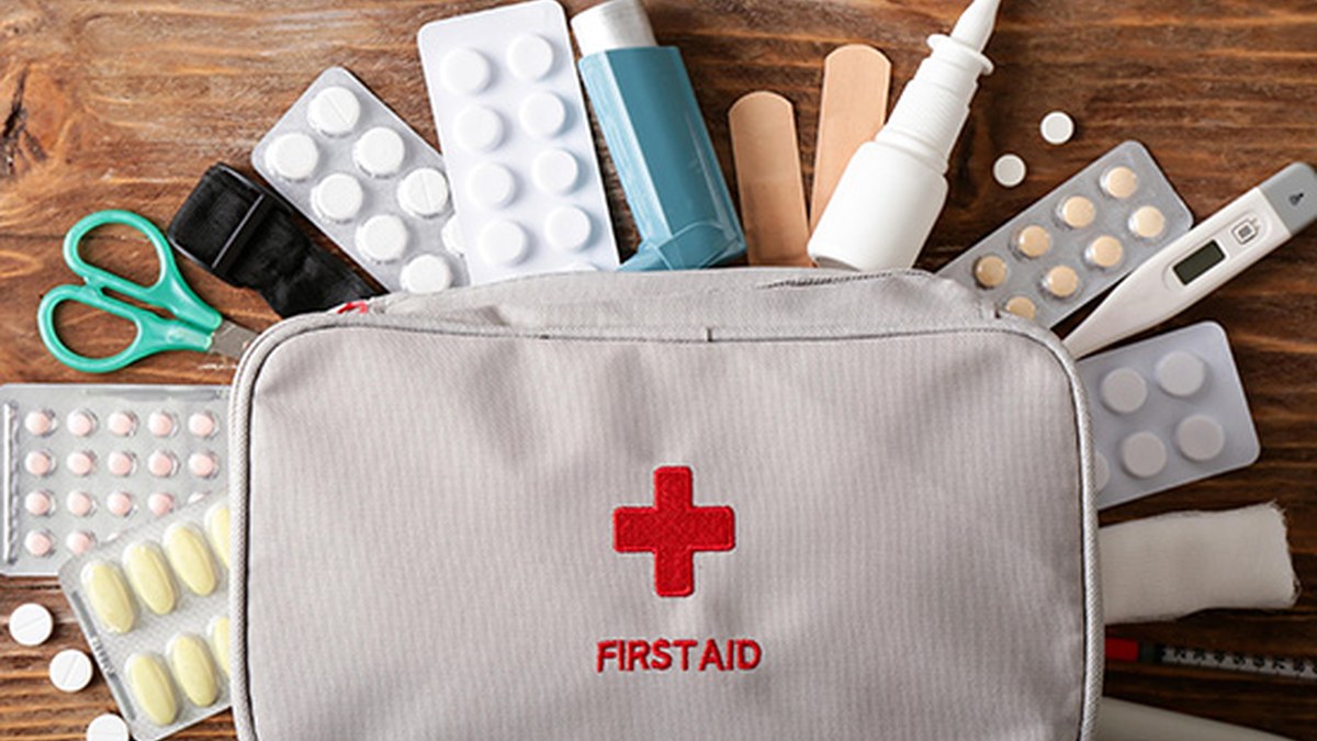 Home First Aid Kit India: घर में फर्स्ट-एड बॉक्स क्यों जरूरी है और उसमें क्या-क्या रखें
