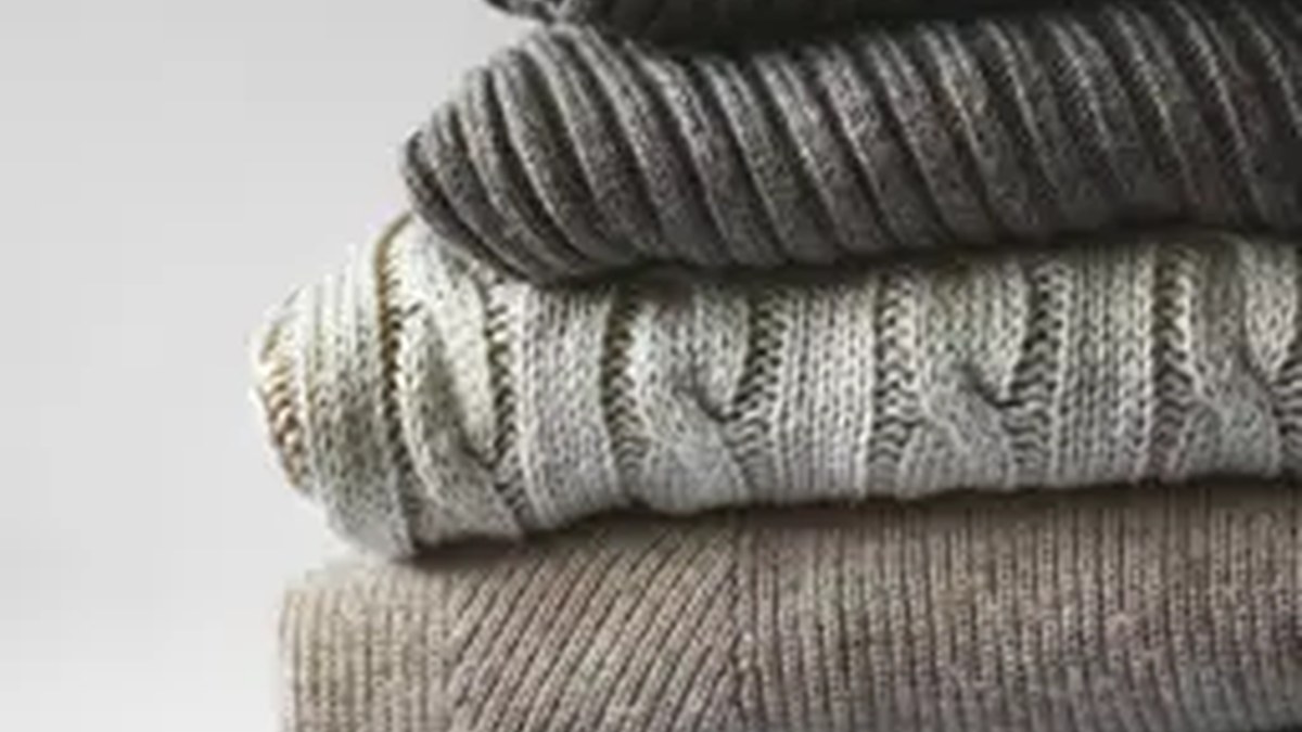 Woollen Clothes Care: सर्दी के ऊनी कपड़ों की देखभाल के आसान और असरदार तरीके